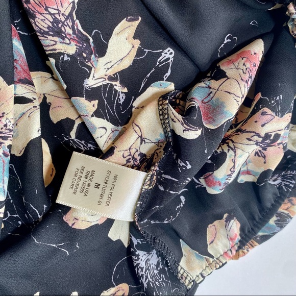 West Kei Floral on black Blouse M - Picture 5 of 6